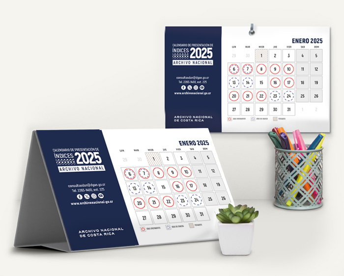Foto del calendario de mesa y el calendario de pared